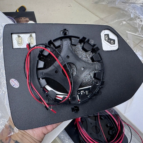 Mặt gương chiếu hậu Vinfast Limo Green mở rộng góc quan sát 3 Mặt gương chiếu hậu Vinfast Limo Green mở rộng góc quan sát 9