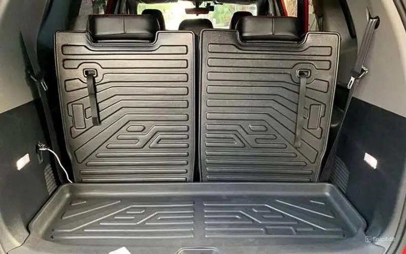 Ốp lưng ghế sau Limo Green được thiết kế để xử lý triệt để những vấn đề này tạo ra một lớp chắn cứng cáp giúp ghế luôn giữ được form và độ mới như ban đầu