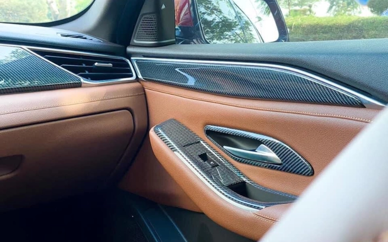 Tác dụng của việc ốp nội thất carbon xe Vinfast Limo Green