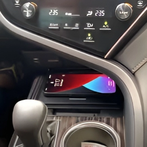 Sạc không dây trên xe Vinfast Limo Green cực tiện lợi 4