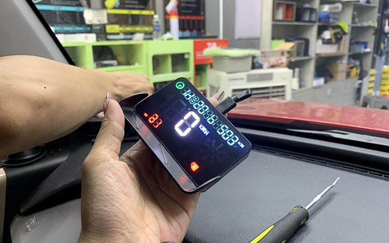 Các tính năng trên HUD kính lái MCD91 V1