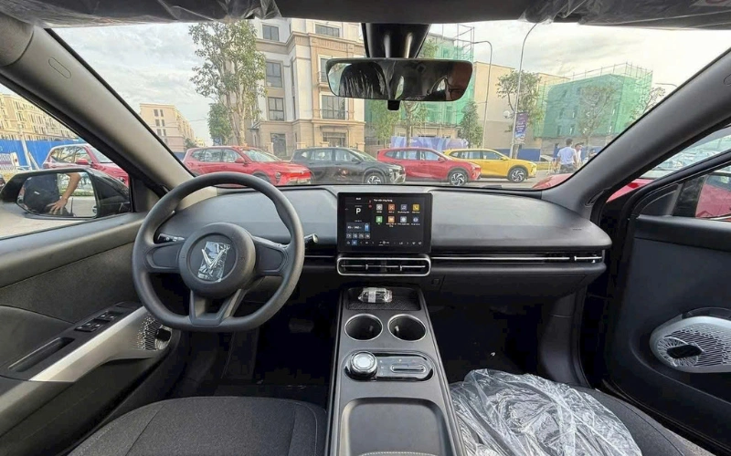 So sánh xe Vinfast Limo Green và VF MPV 7 23 Không gian nội thất Vinfast Limo Green sử dụng ghế bọc nỉ, không có nút điều khiển trên vô lăng