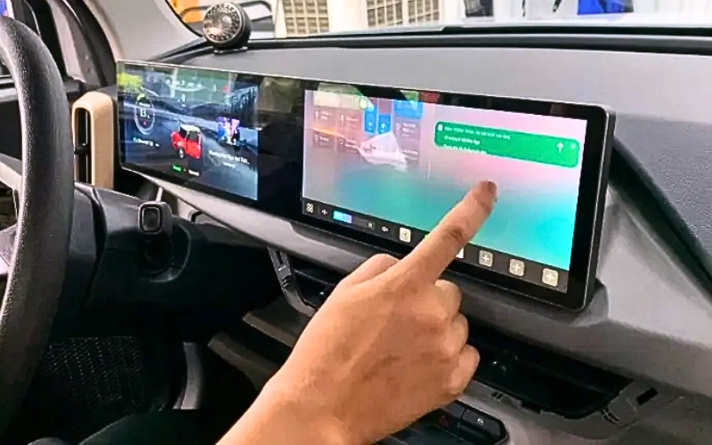 Những rủi ro khi độ màn hình dài cho VinFast Limo Green