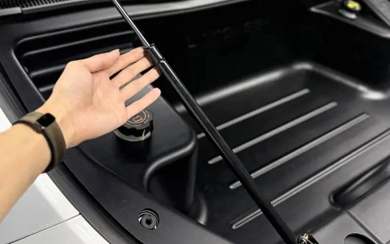 Ty thủy lực nắp capo Limo Green được thiết kế đúng chuẩn vị trí bắt ốc nguyên bản của xe, không cần khoan cắt hay can thiệp vào kết cấu thân xe