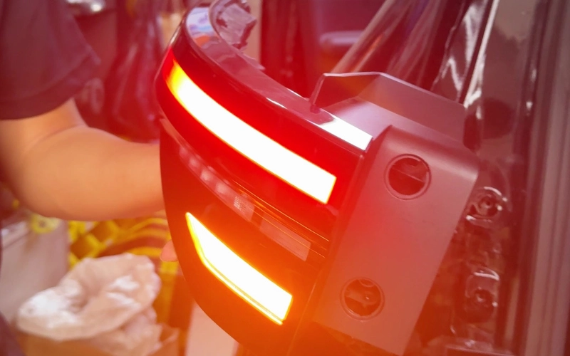 VinFast Limo Green vẫn được đăng kiểm khi mở rộng xi nhan đúng chuẩn plug-and-play không thay đổi kích thước xe, ánh sáng đạt và không ảnh hưởng hệ thống điện của xe