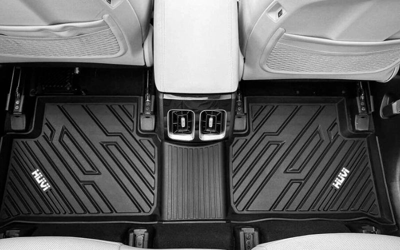 Xe không được trang bị sẵn thảm sàn nên việc lắp thảm lót sàn là phụ kiện cần thiết