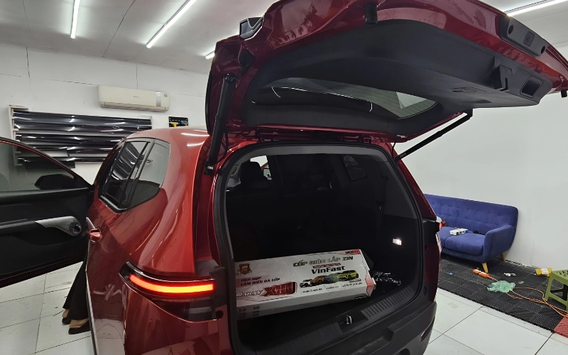 Nên ưu tiên lắp các dòng cốp điện cho xe Vinfast Limo Green từ thương hiệu uy tín có bảo hành chính hãng để hạn chế các lỗi vặt phát sinh trong quá trình sử dụng 