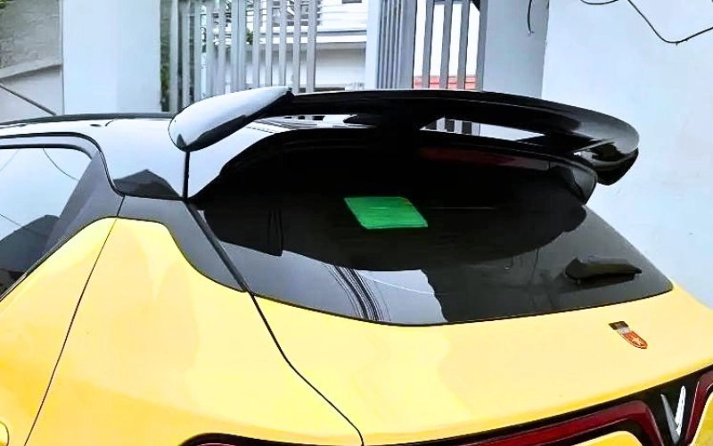 Đuôi gió Limo Green giúp mang lại diện mạo hiện đại và thể thao hơn