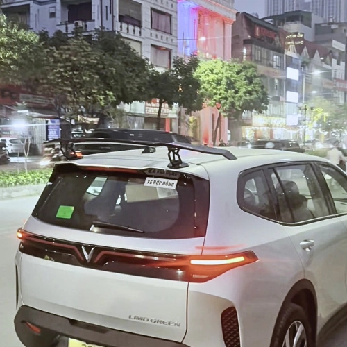 Lắp đuôi gió Limo Green nâng tầm ngoại thất xe 6
