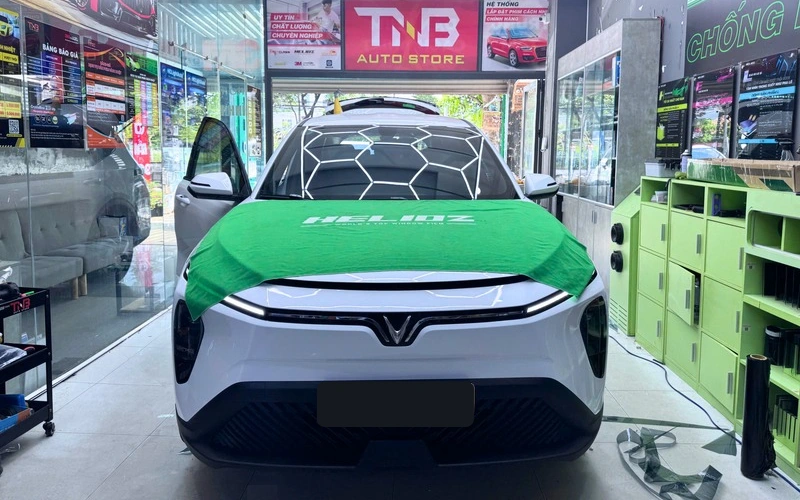 Phim cách nhiệt Helioz là lựa chọn phù hợp cho những chủ xe Limo Green chạy dịch vụ cần tối ưu chi phí nhưng vẫn đảm bảo hiệu quả sử dụng tốt