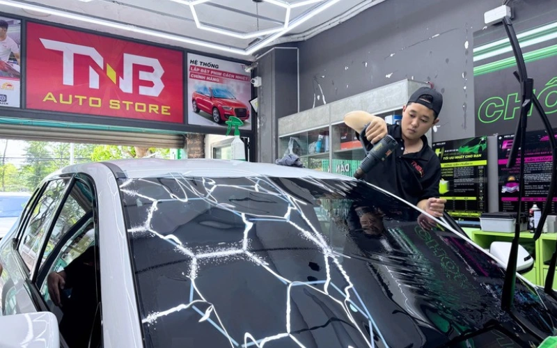 Phim cách nhiệt FirstClass là dòng phim được sản xuất theo công nghệ Nhật Bản, nổi bật với độ bền cao và khả năng phản xạ nhiệt tốt