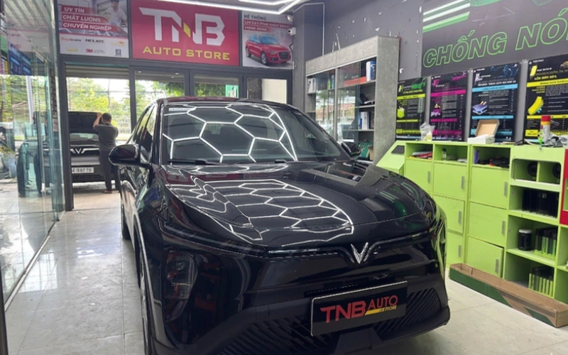 Vinfast Limo Green lắp cốp trước MP COP giúp tận dụng tối đa không gian chứa đồ một cách hiệu quả mà vẫn đảm bảo an toàn và tính thẩm mỹ