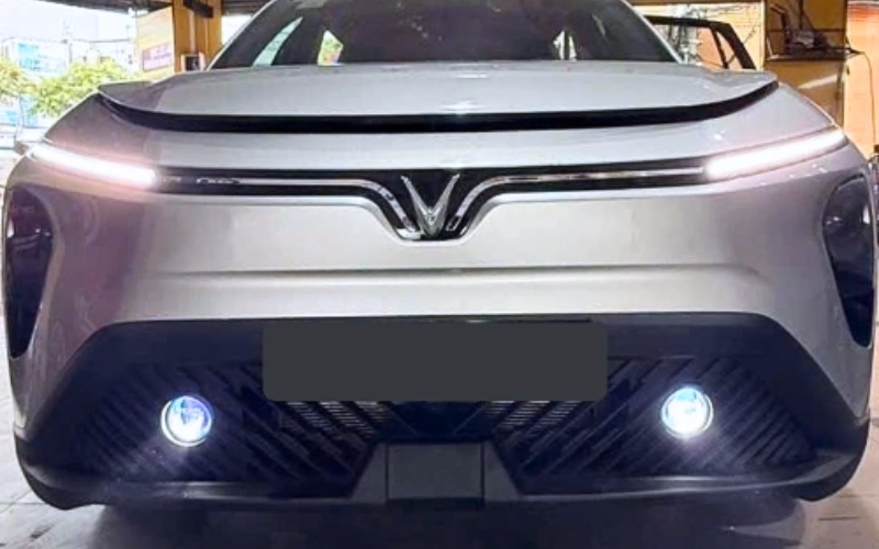 Vinfast Limo Green nên lắp đèn gầm 2 inchs hay 3 inchs? 2 Đèn bi gầm 3 inch Limo Green ánh sáng mạnh, tối ưu cho chạy đêm